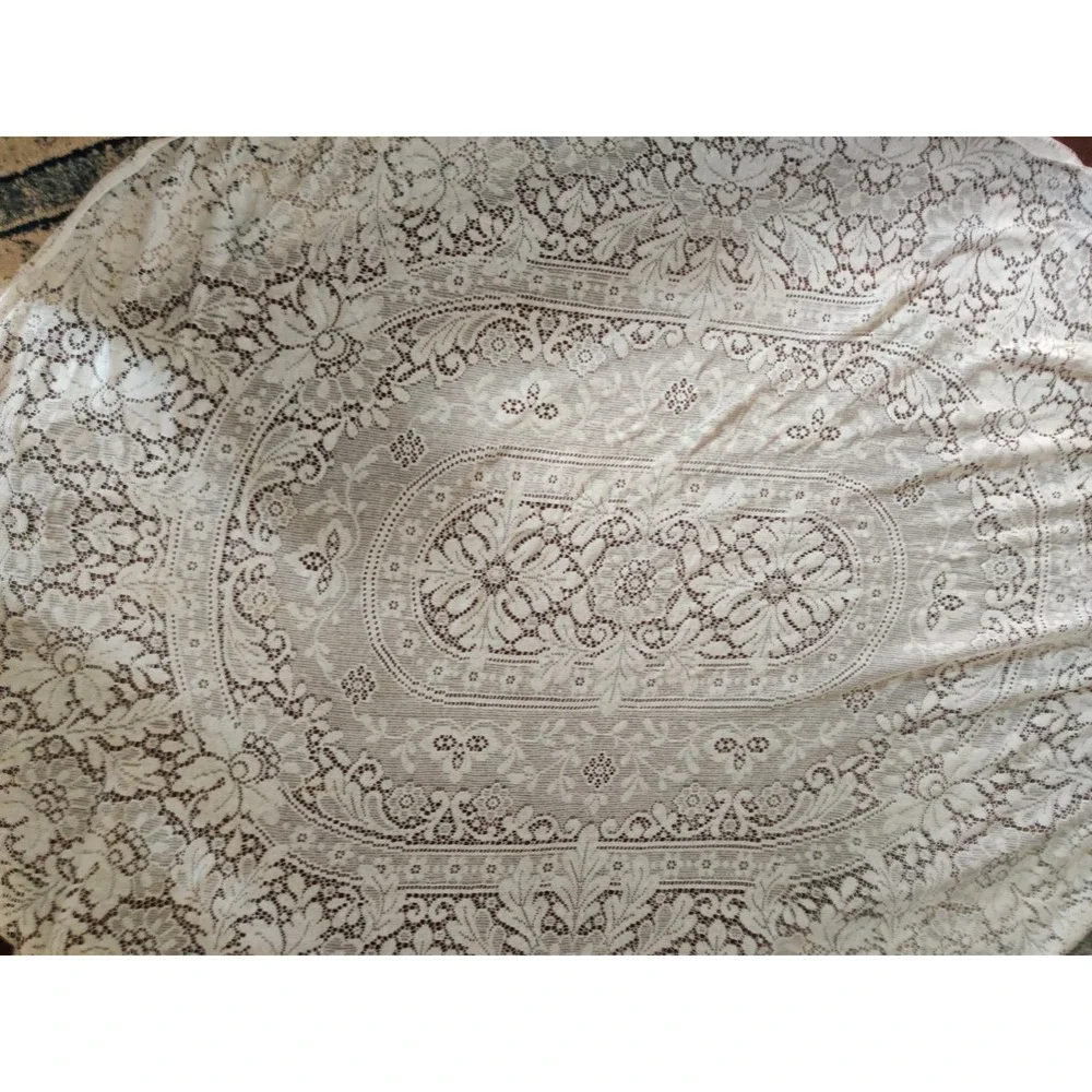 Vintage Cream Floral Lace Tablecloth 48